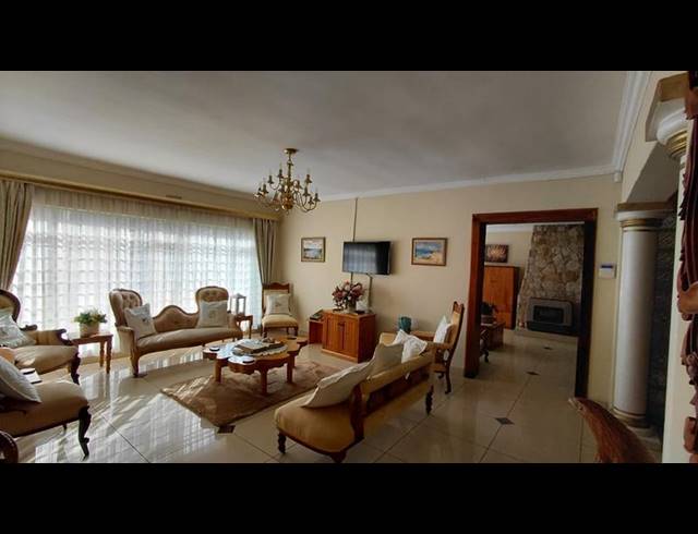 6 BEDROOM HOUSE FOR SALE IN BRACKENHURST